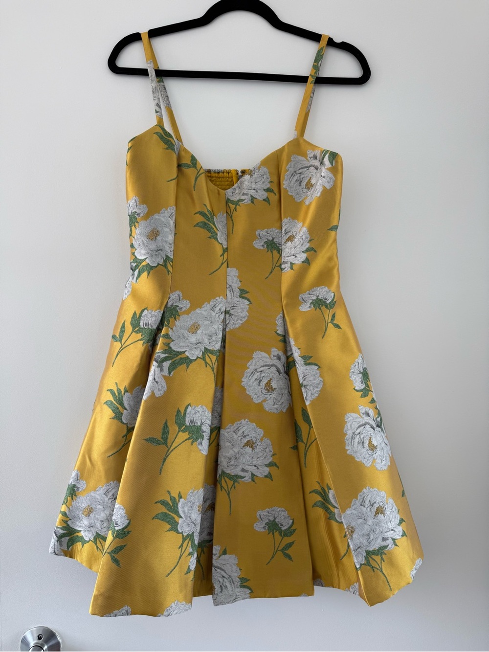 Alice & Olivia Isabelle Scoop Neck Pleated Flare Dress - Picture 6 of 8